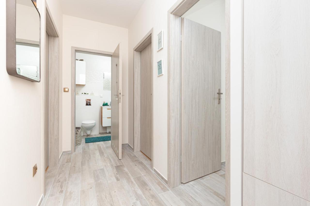 City Center Apartment Elektoralna By Noclegi Renters Варшава Екстериор снимка