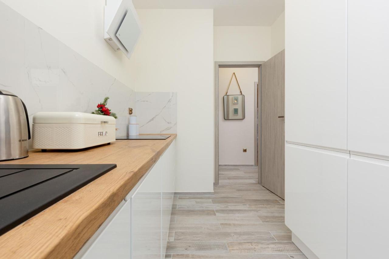 City Center Apartment Elektoralna By Noclegi Renters Варшава Екстериор снимка