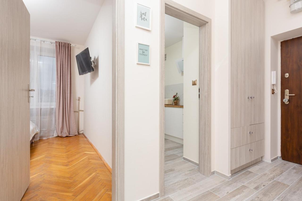 City Center Apartment Elektoralna By Noclegi Renters Варшава Екстериор снимка